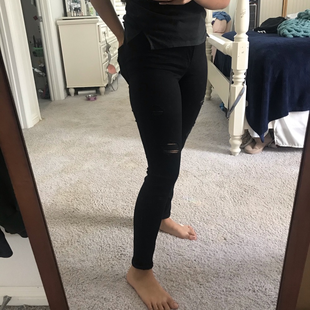 Ripped Black skinny jeans